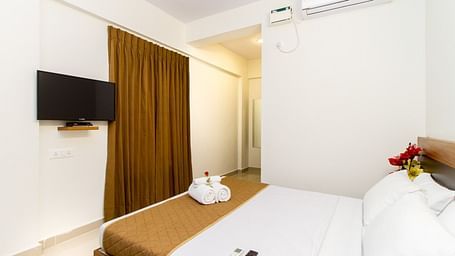 Deluxe Queen Room The Sanctum Suites in Whitefield 10