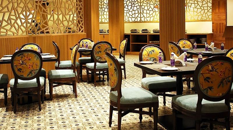 Rosetum Kasauli - The sunset bar restaurant seating