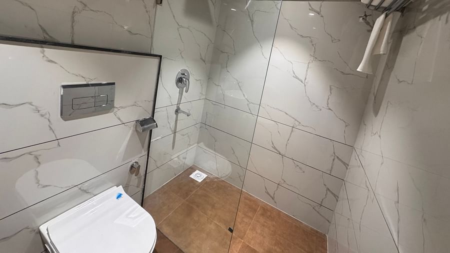 Bathroom Deluxe 2