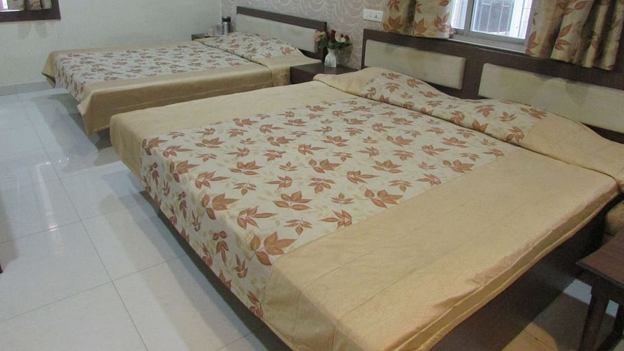 Hotel Swagath, Hazra Road, Kolkata Kolkata Deluxe AC 4 Bed Room Hotel Swagath Kolkata 2