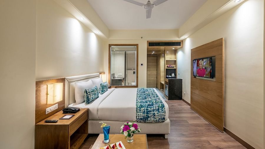 CLUB ROOM 5