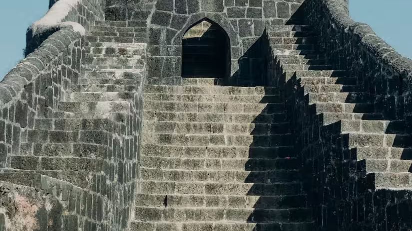 The Retreat Madh Island - The stairs and architecture of Madh Island fort w8n0wf