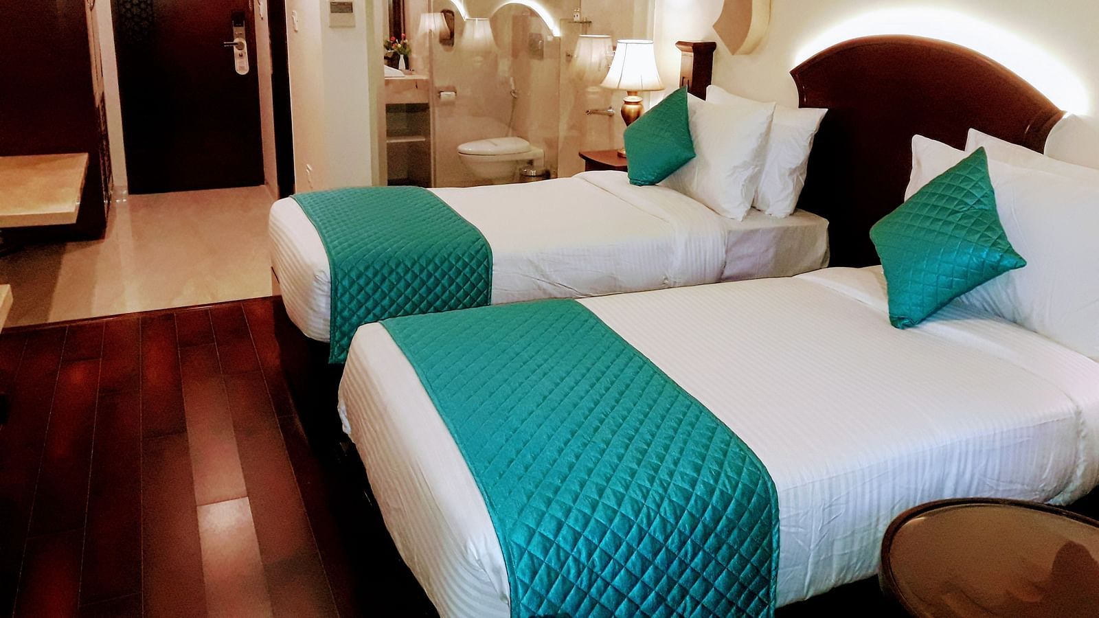 deluxe twin room at comfort inn sapphire, jaipur