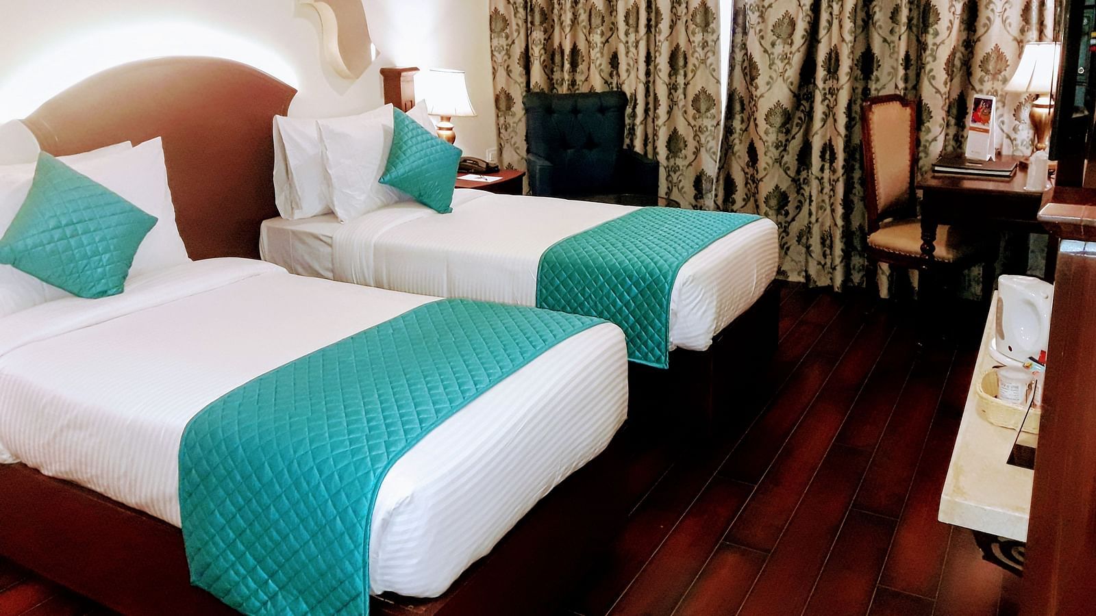 deluxe twin room at comfort inn sapphire, jaipur