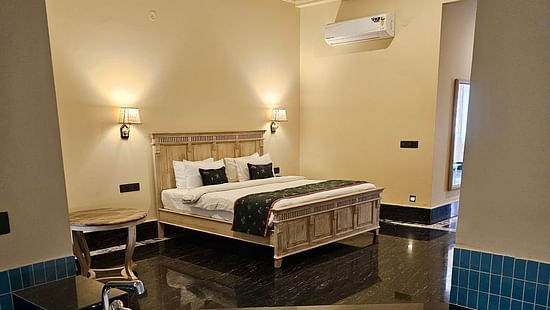 Luxury Rooms at Hotel Umaid Palace, Dausa 1