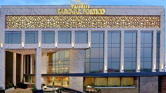 Facade, Taurus Sarovar Portico