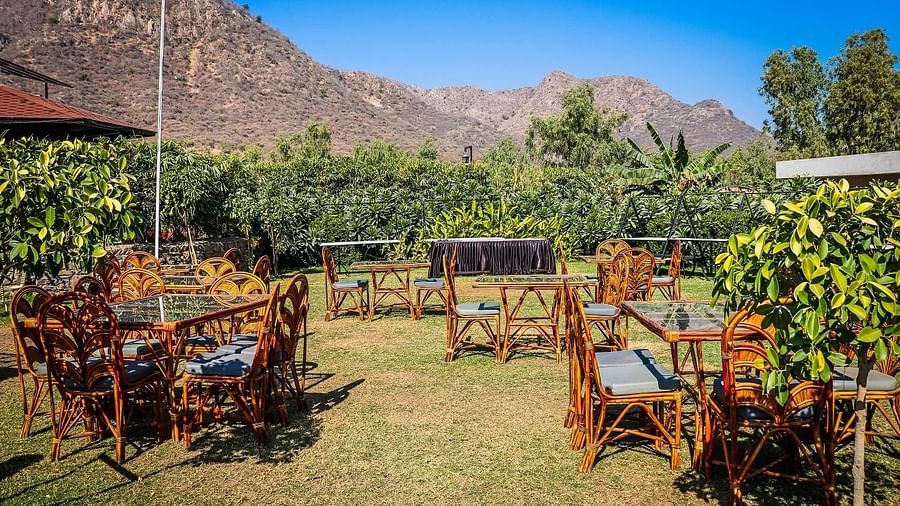 Cinnamon Alfresco Dining o1aow4