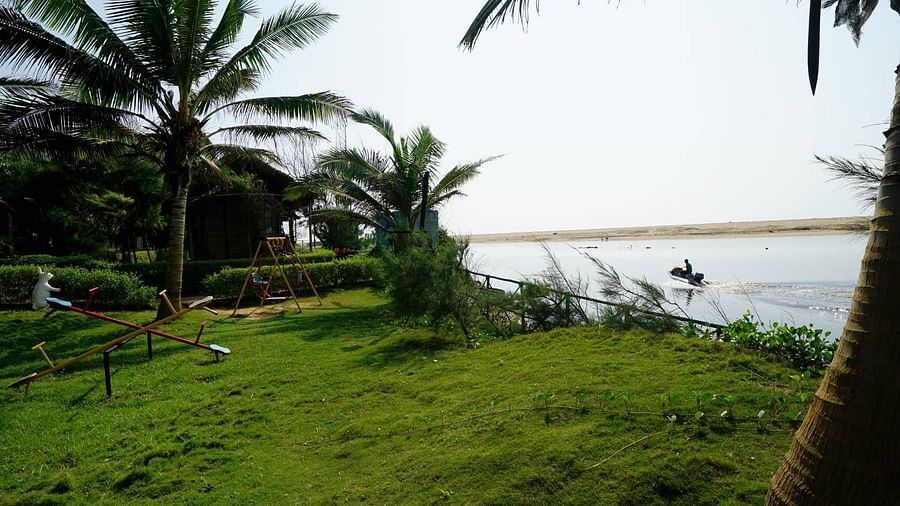 A beautiful beach view from the resort Lotus Eco Beach Resort 
