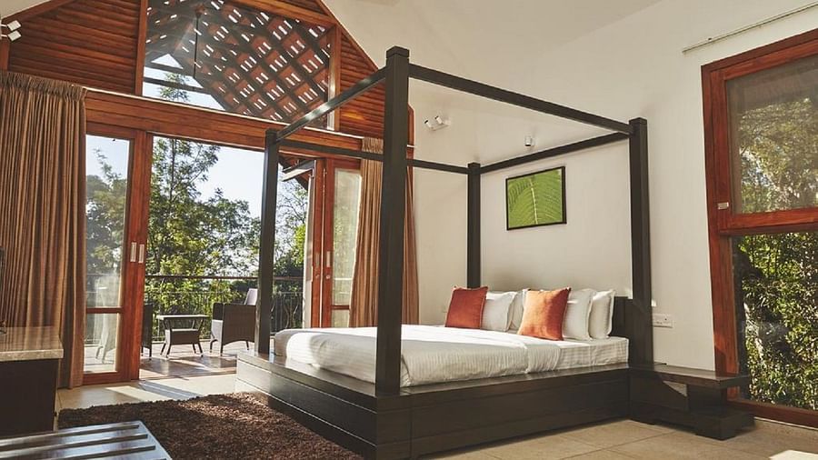The Birchwood Retreat - view of the bedroom with king-size bed