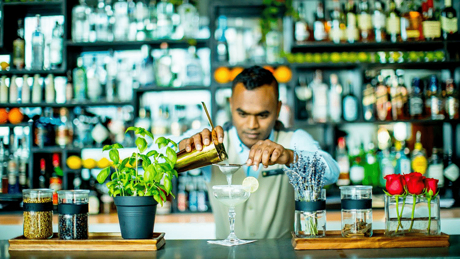 Signature Bars Signature Cocktails Worldly Classics gvsnzo