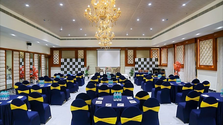BQT HALL WITH PROJECTOR