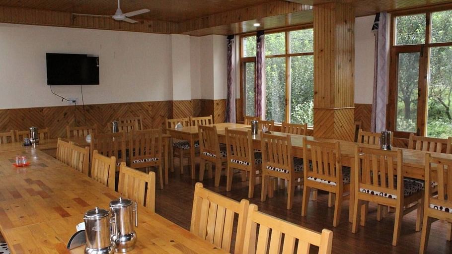 Dining area Hotel Manali Continental Manali 4 uprugd