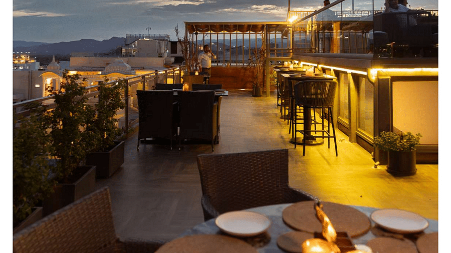 dining rooftop arrangement at sunset