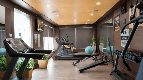 indoor fitness center at the Golden Tulip Hotel Lucknow