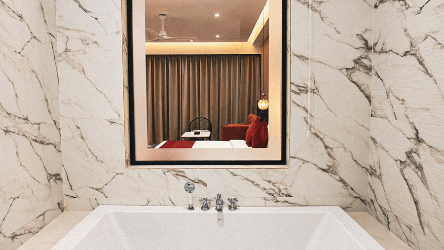 Semi-Suite 4