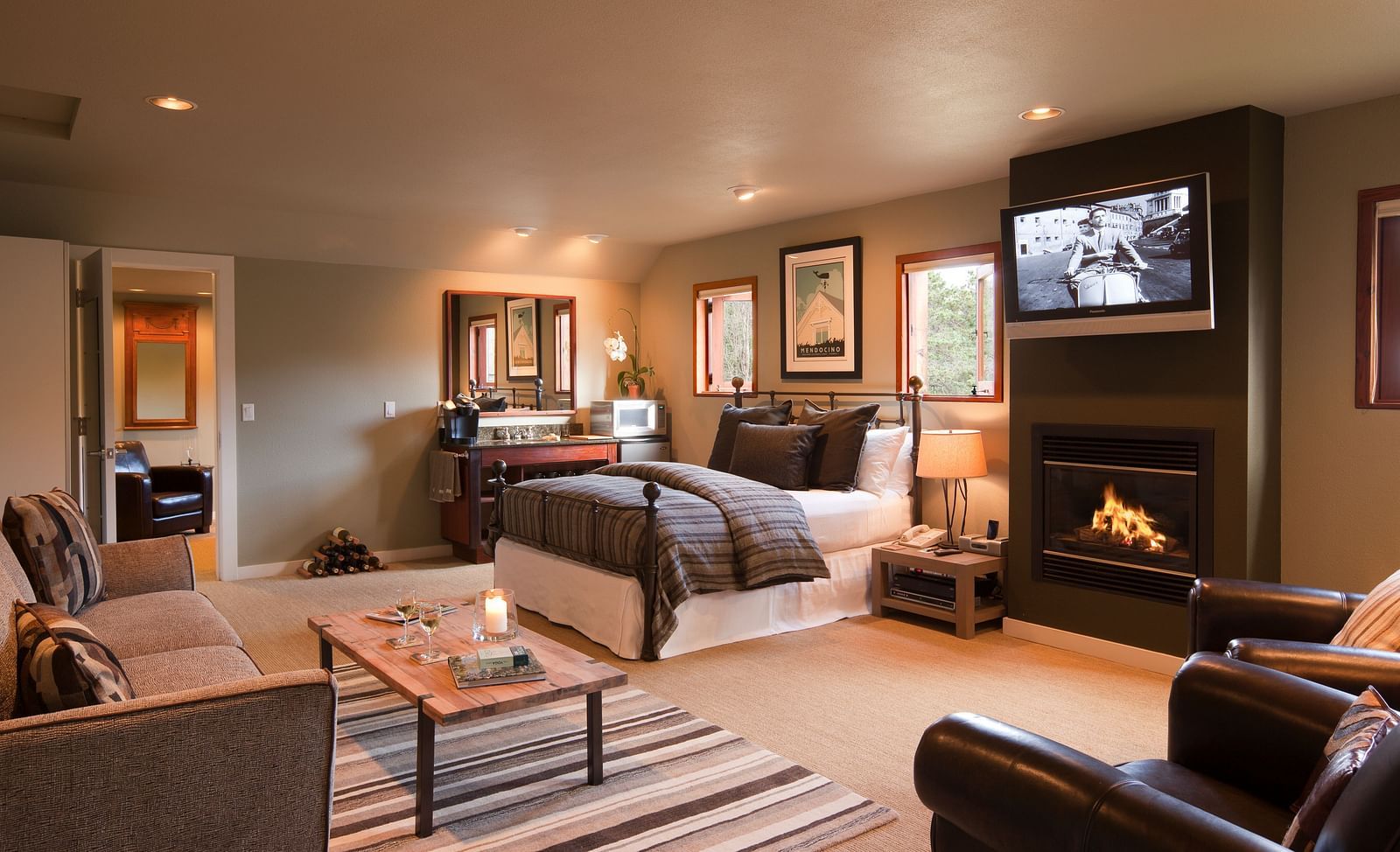 Meadowview Suite featuring a couch, a teapoy, a plush bed, a wall-mounted television and a leather couch - Brewery Gulch Inn & Spa