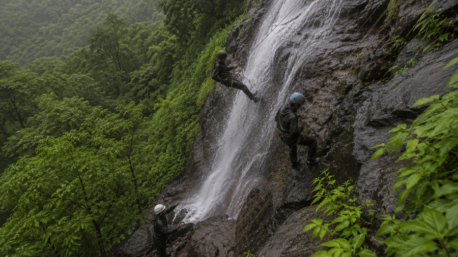 Monsoon adventure resort near Mumbai Nature Trails Durshet Khopoli waterfall