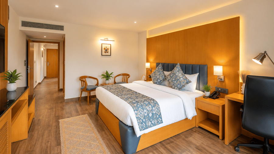 An executive guest room with an integrated study desk at BluSalzz Collection - Casa Onze, Arpora.