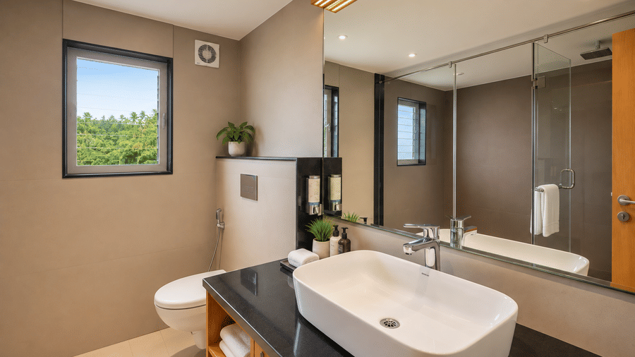 A modern bathroom with a white vessel sink at BluSalzz Collection - Casa Onze, Arpora.