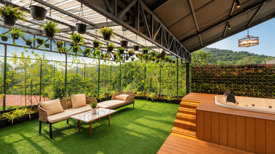 A cosy rooftop terrace with lounge seating and jacuzzi at BluSalzz Collection - Casa Onze, Arpora.