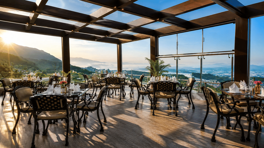 dining-experience-at-fragrant-nature-munnar