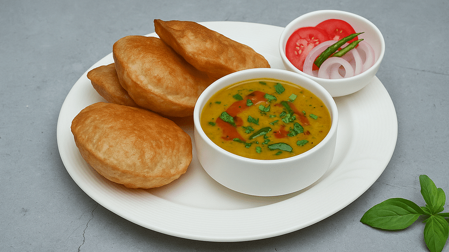 Plate of kachori with mixed vegetable curry and sliced onions at Tisya Farms, Gurgaon.