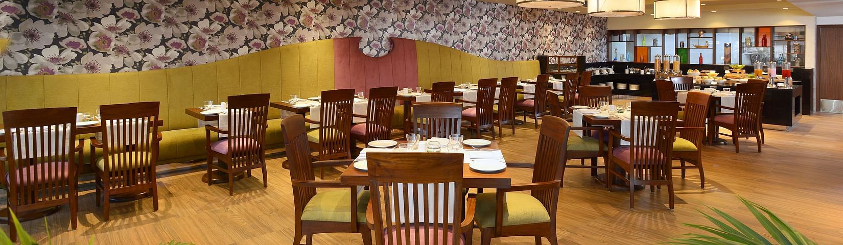 Patio - restaurant Deventure Sarovar Portico Kapashera New Delhi