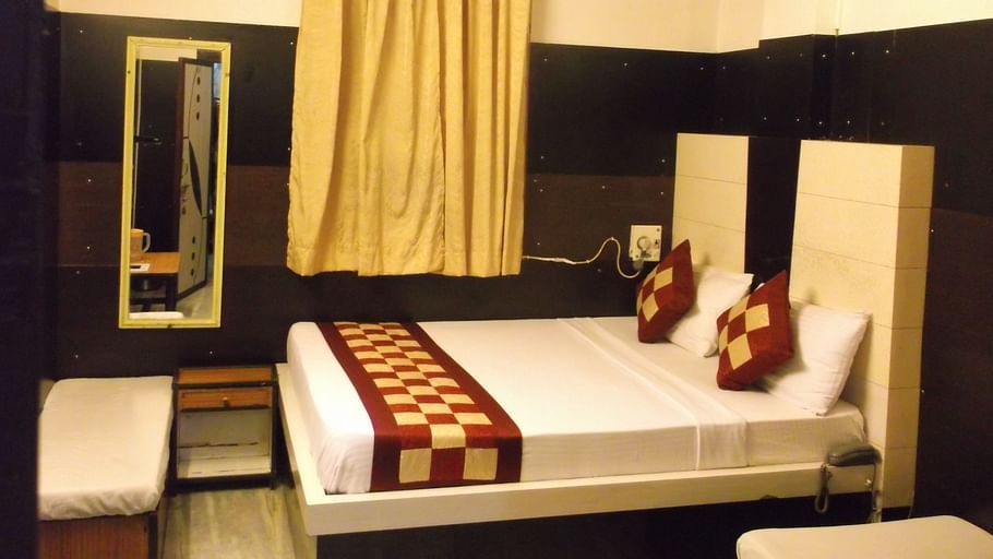 Hotel Abhineet Palace, Jaipur Jaipur Deluxe Non AC Triple Bedroom Hotel Abhineet Palace JAAIPUR 3