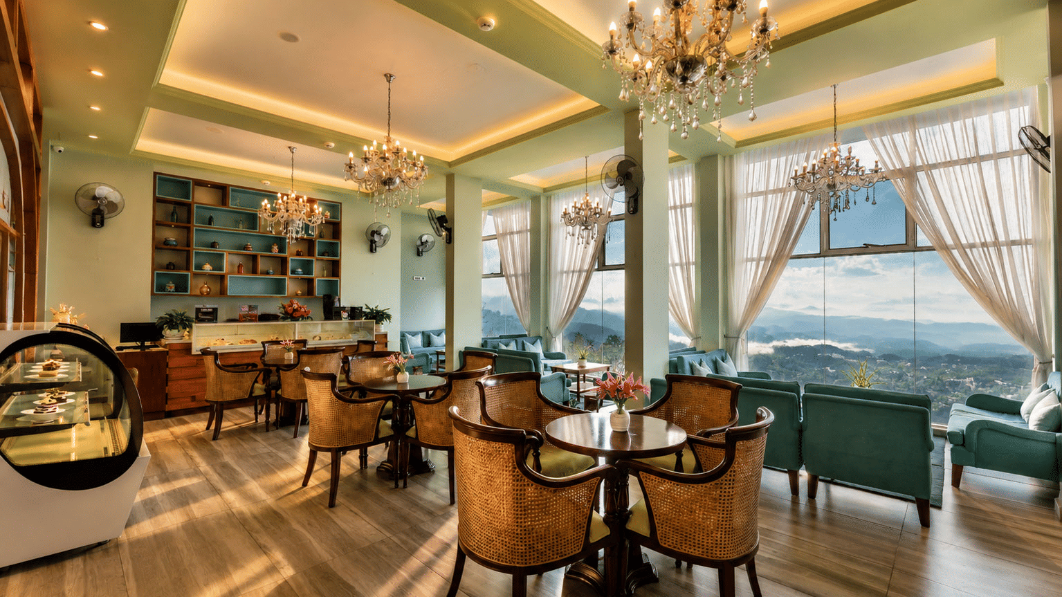 dining-at-fragrant-nature-munnar