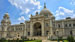 the white exterior of victoria memorial, a museum in Kolkata