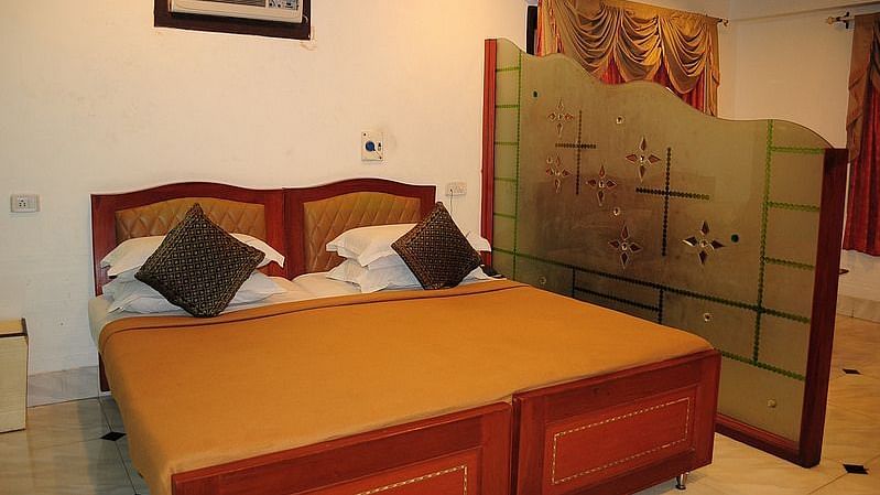 Comfortable Deluxe Room for families at Udipi Home