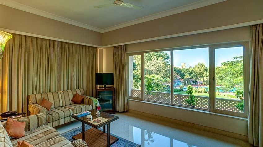 Crane-Suite-Living2