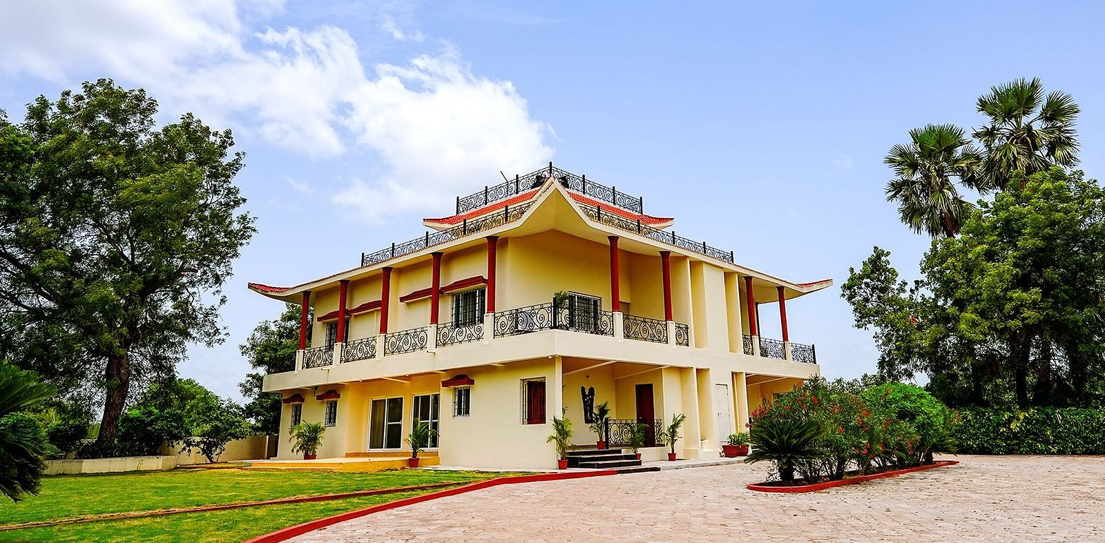 Vasundhara Villa - Scenic farmhouse with traditional architecture surrounded by greenery in Hyderabad