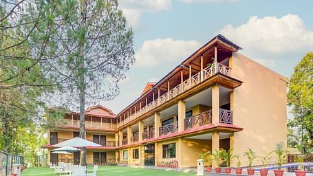 A daytime facade image - Summit Jungle Resort, Lansdowne