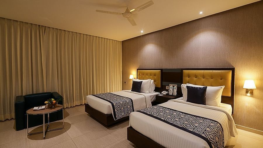Executive Twin Bed Room.jpg 4
