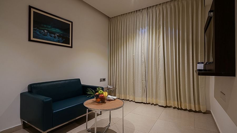 Royal Suite King Bed Room.jpg (5)