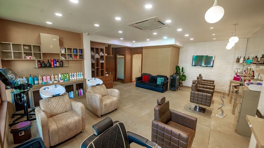 overview of the salon area with chairs and sofas for customers to sit - IOSIS Spa & Wellness