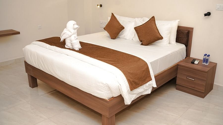 A room with a double bed at ANS M Square Hotel & Resort, Kalaburagi