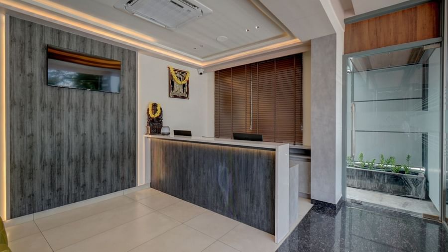 An image of the reception area at Hari Govindas, Siddappa Square, featuring a reception desk.