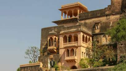 An architectural view of a fort on a slope, featuring a rooftop pavilion.
