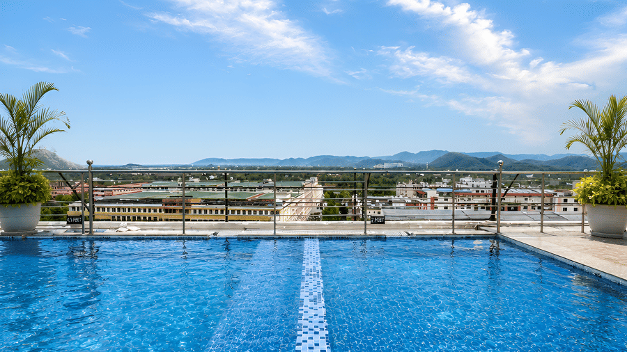 Golden Tulip Kukas Pool 4