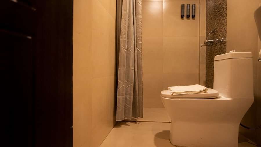 A commode in a washroom | Summit Oakden Resort & Spa, Mall Road