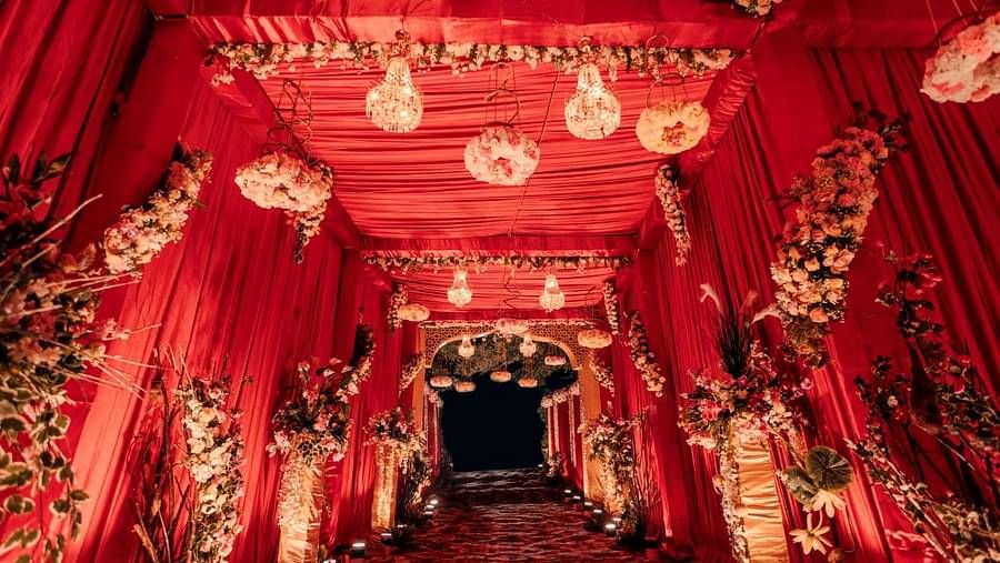 Wedding arrangement at Singalila Club at night