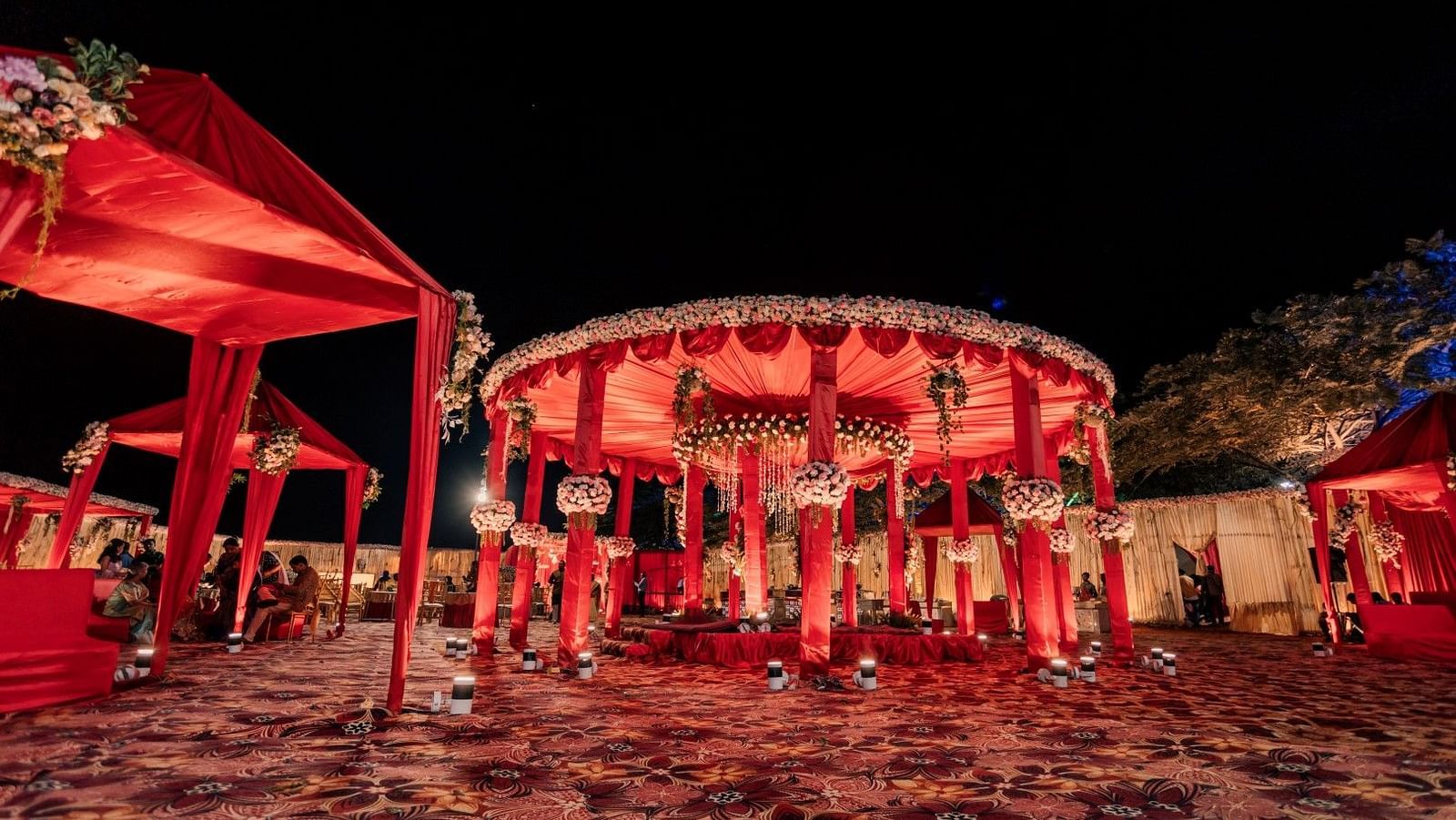 Wedding arrangement at Singalila Club at night