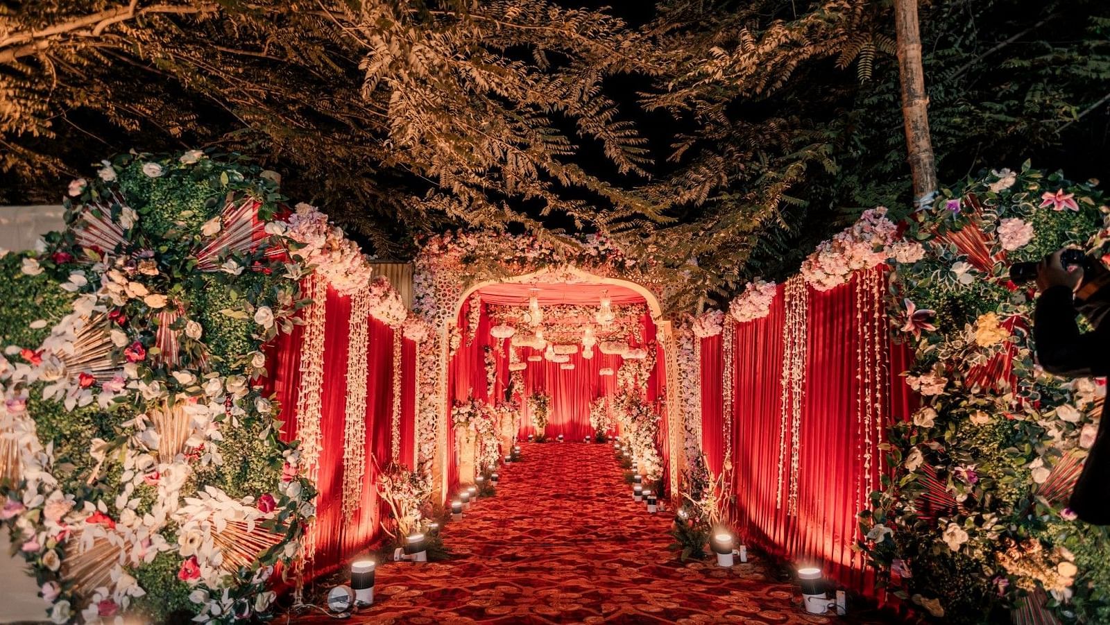 Wedding arrangement at Singalila Club at night