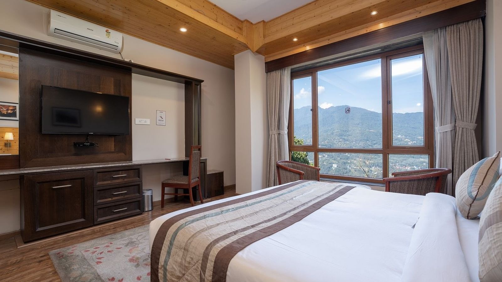 A room at Summit Alpine Abode with a double bed