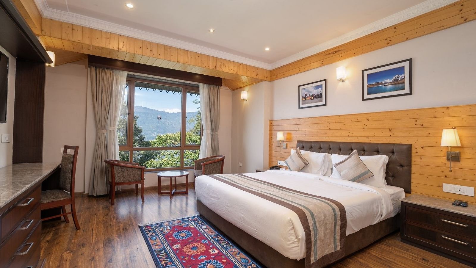 A room at Summit Alpine Abode with a double bed