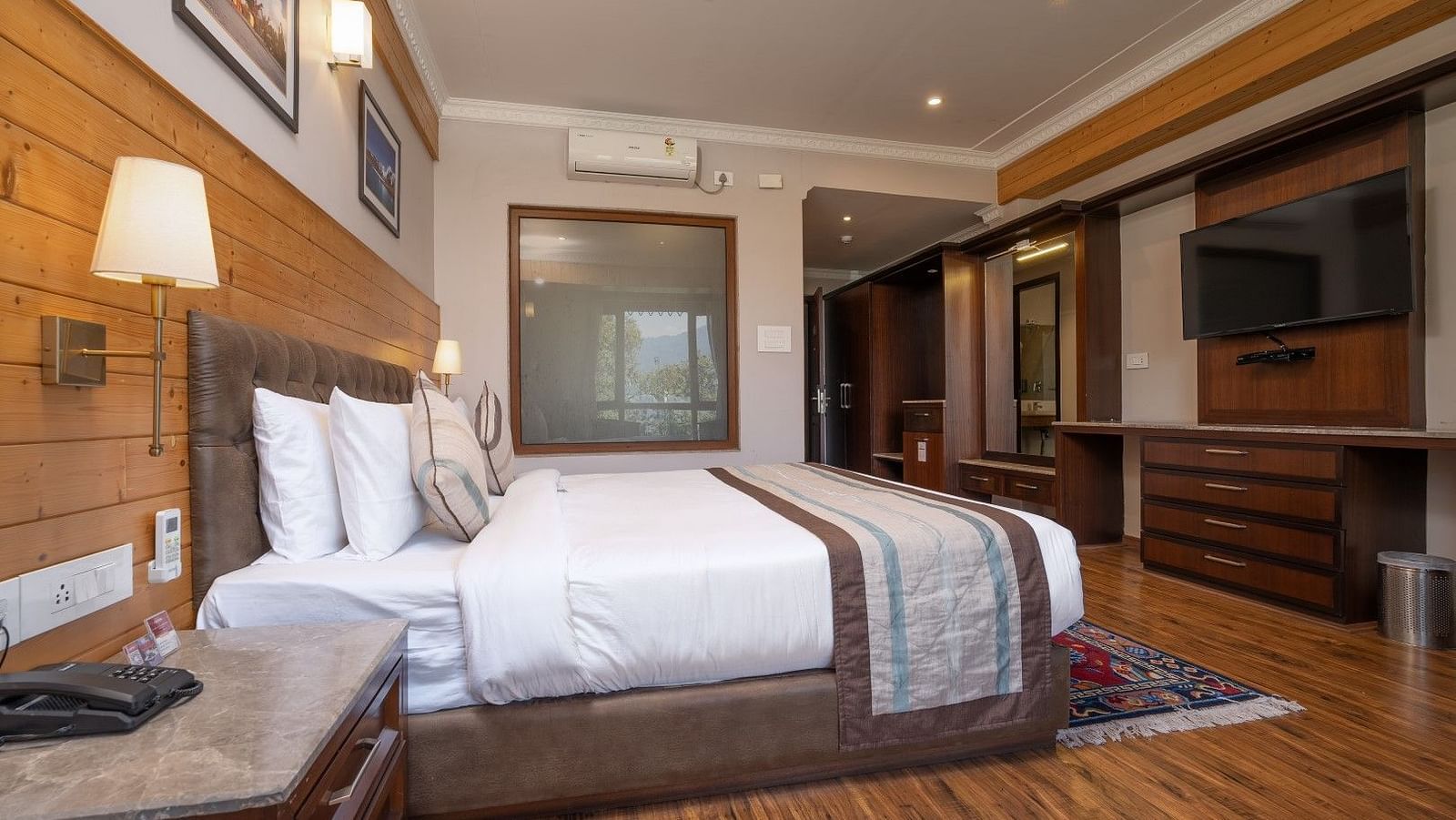 A room at Summit Alpine Abode with a double bed