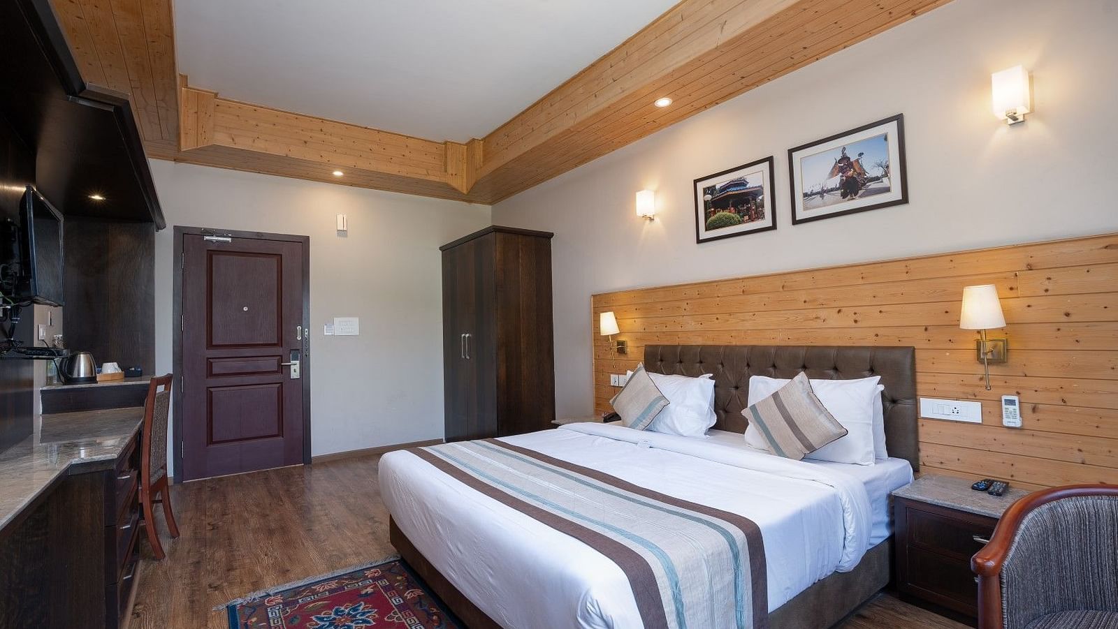 A room at Summit Alpine Abode with a double bed 