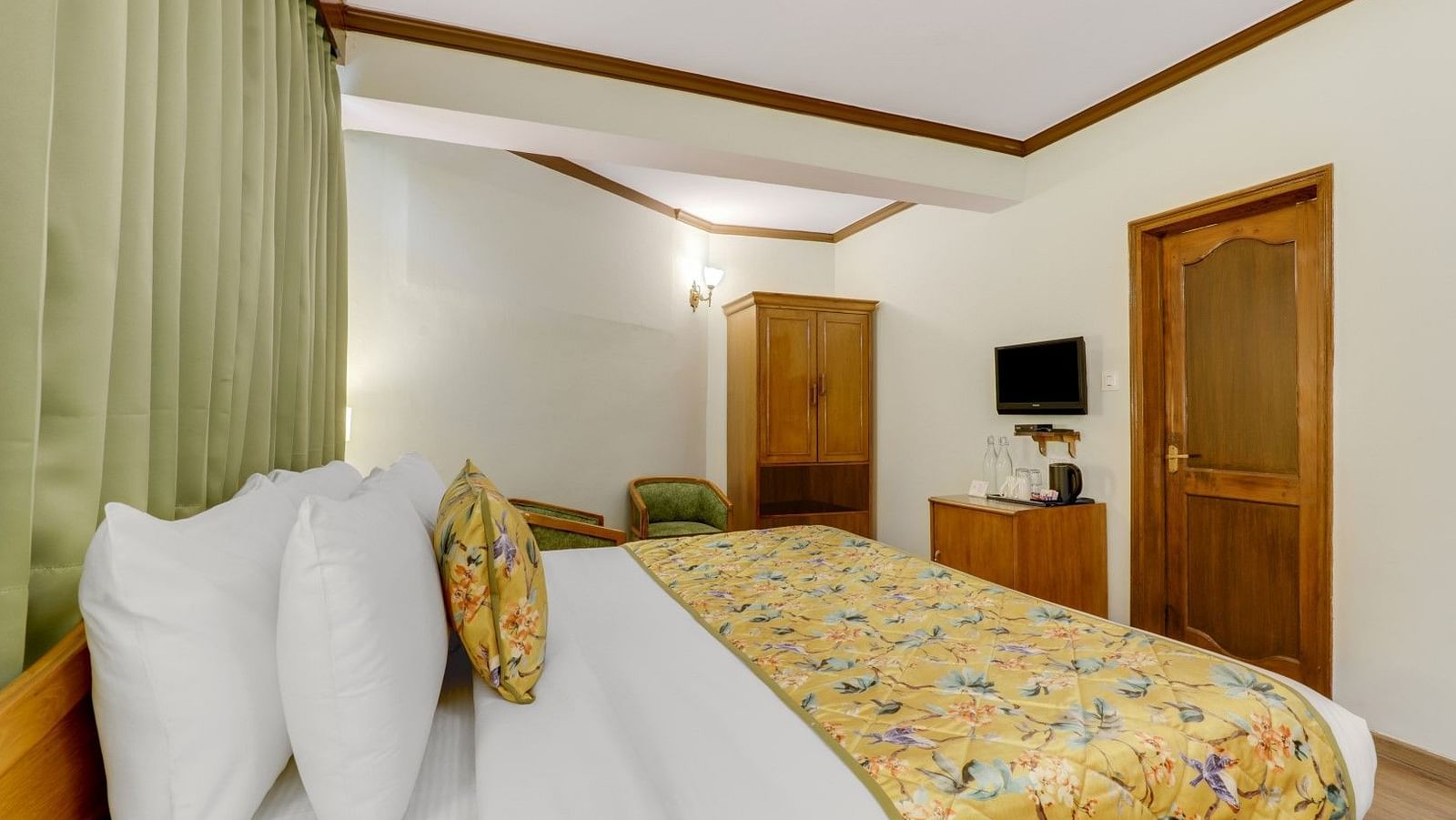 Deluxe Room at Summit Le Royale Hotel, Shimla4